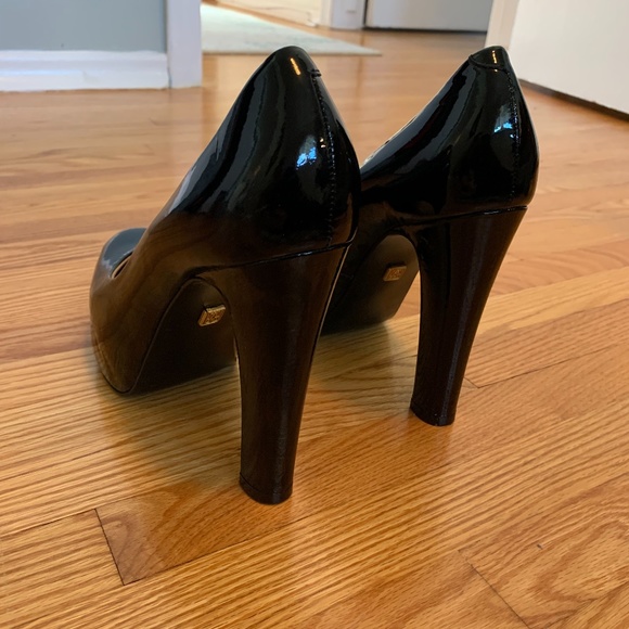 Pour La Victoire Patent Leather Heels - Picture 3 of 4